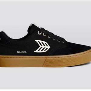 Cariuma Naioca size 38. Mixed pro black/gum/ivory.